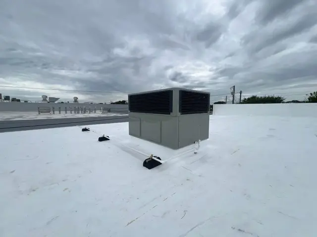 Commercial rooftop HVAC unit